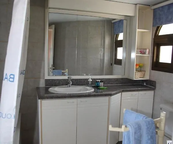 L' Aubrais Вилла Лимасол